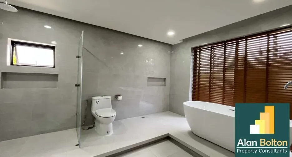 For rent and for sale 7 bedrooms house in Bang Lamung, Chonburi