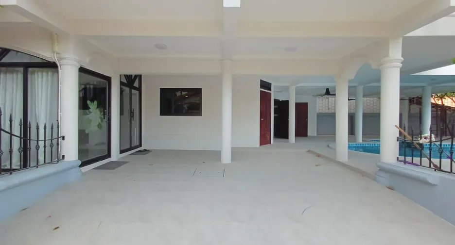 For rent and for sale 7 bedrooms house in Bang Lamung, Chonburi
