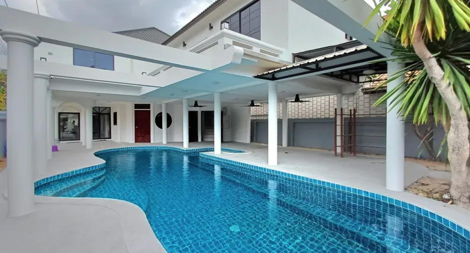 For rent and for sale 7 bedrooms house in Bang Lamung, Chonburi