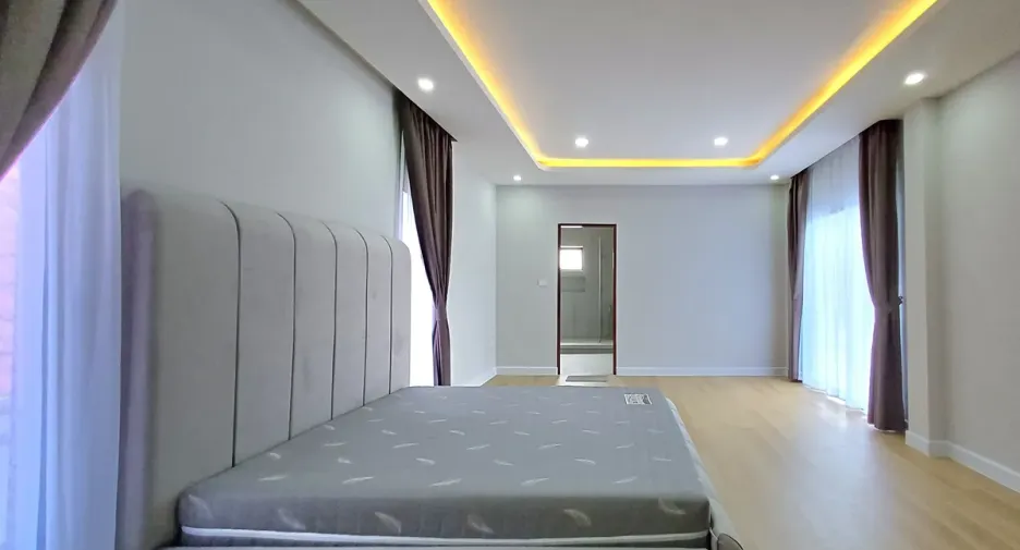 For rent and for sale 7 bedrooms house in Bang Lamung, Chonburi