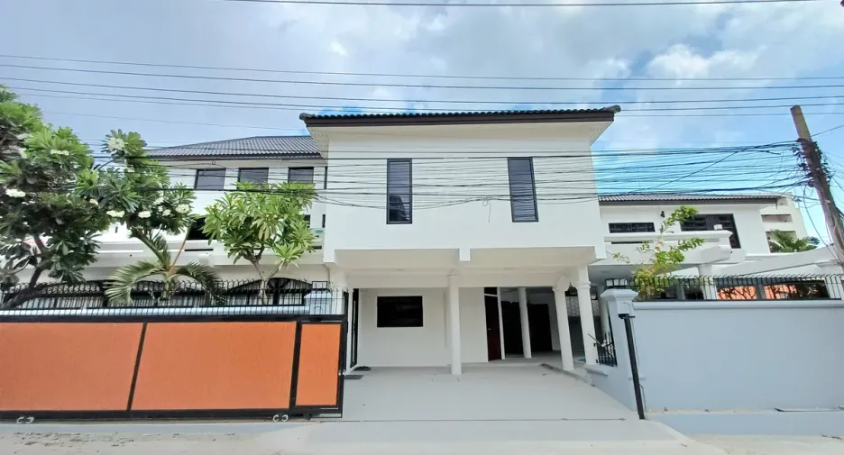 For rent and for sale 7 bedrooms house in Bang Lamung, Chonburi