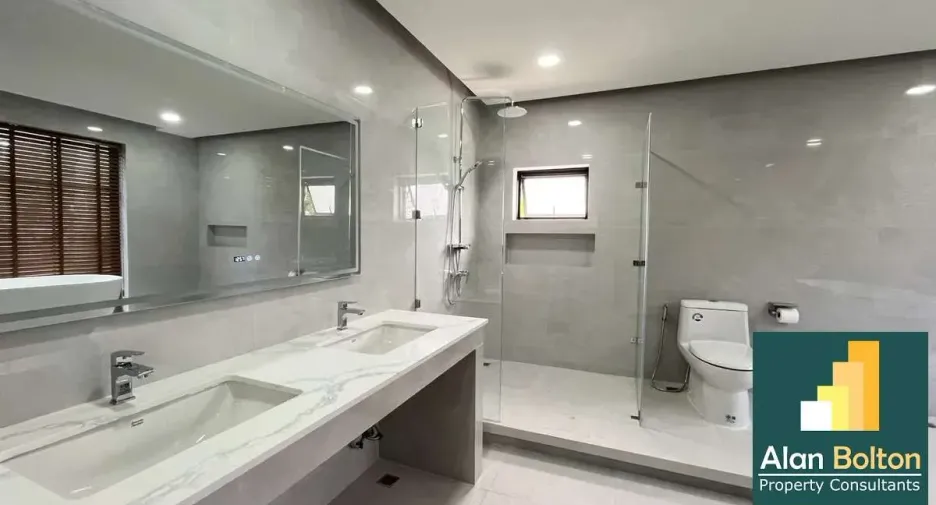 For rent and for sale 7 bedrooms house in Bang Lamung, Chonburi