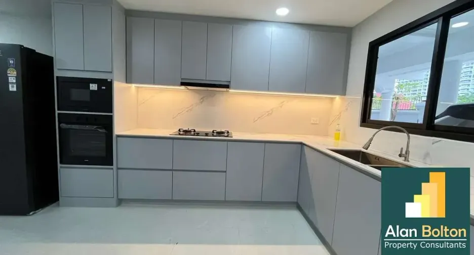 For rent and for sale 7 bedrooms house in Bang Lamung, Chonburi