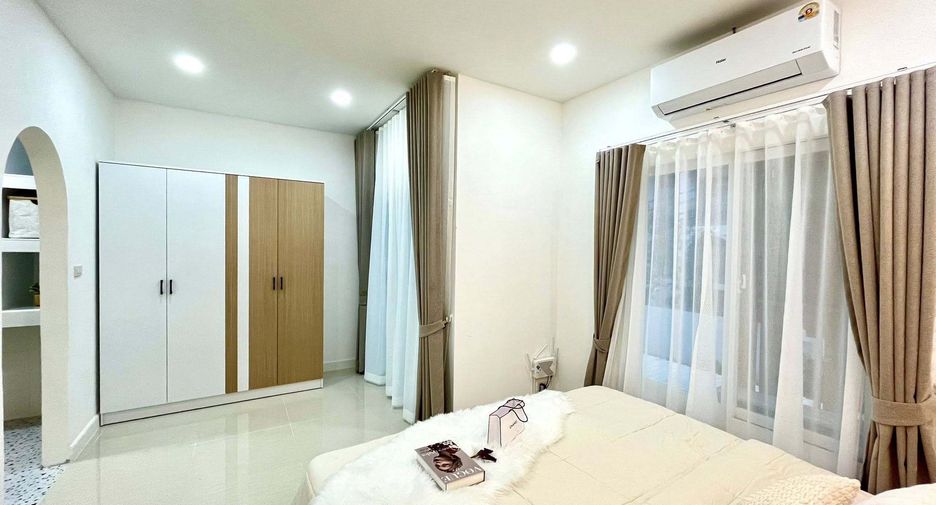 For rent 3 bedrooms townhouse in Mueang Chiang Mai, Chiang Mai