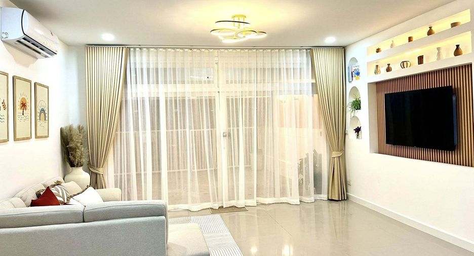 For rent 3 bedrooms townhouse in Mueang Chiang Mai, Chiang Mai