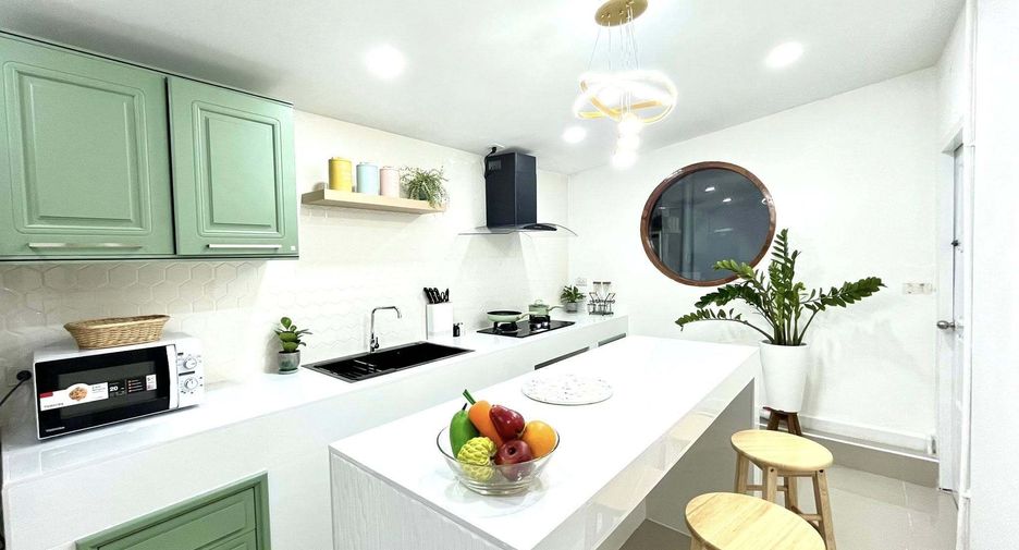 For rent 3 bedrooms townhouse in Mueang Chiang Mai, Chiang Mai