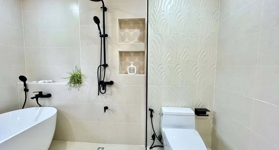 For rent 3 bedrooms townhouse in Mueang Chiang Mai, Chiang Mai