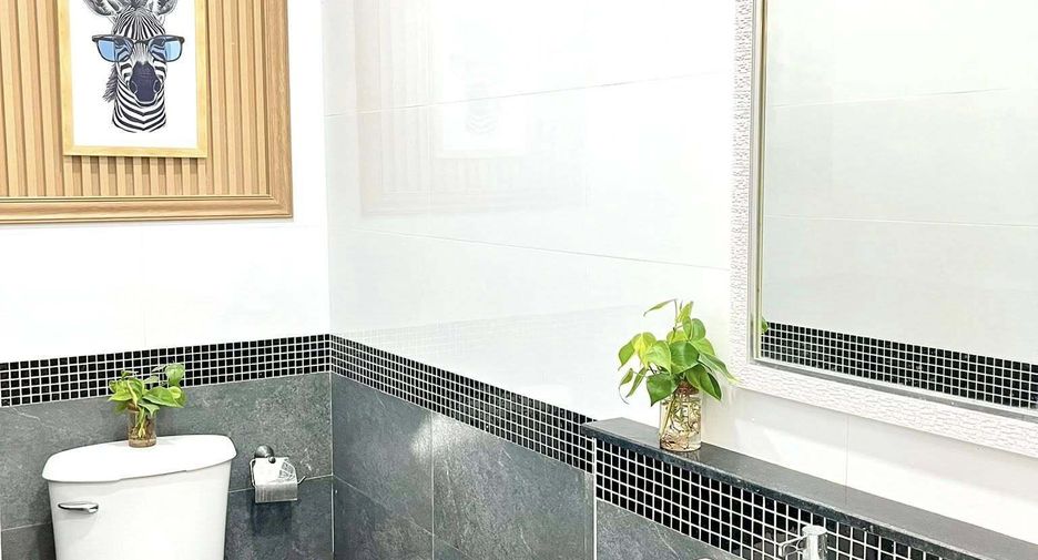 For rent 3 bedrooms townhouse in Mueang Chiang Mai, Chiang Mai