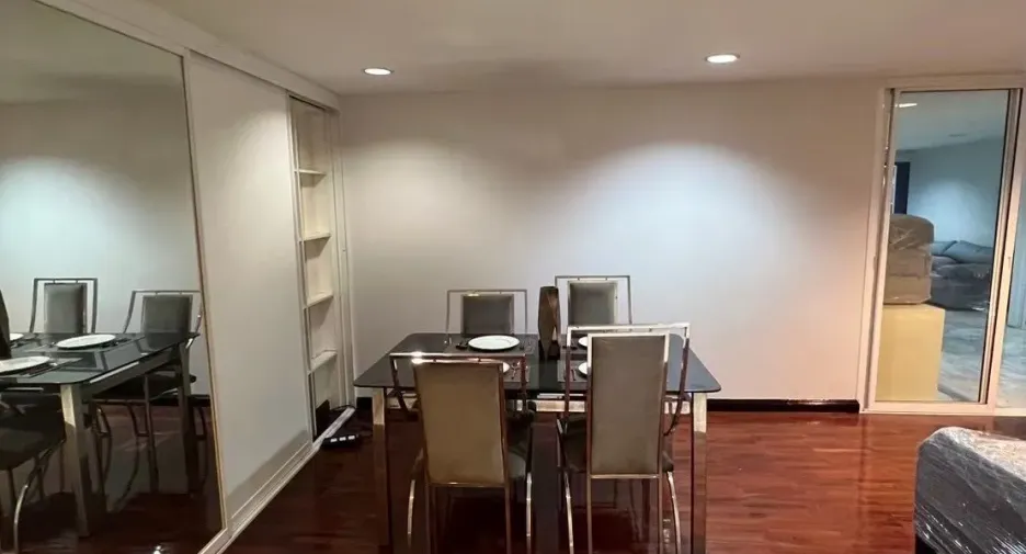 For rent 2 bedrooms condo in Pathum Wan, Bangkok