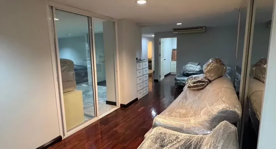 For rent 2 bedrooms condo in Pathum Wan, Bangkok