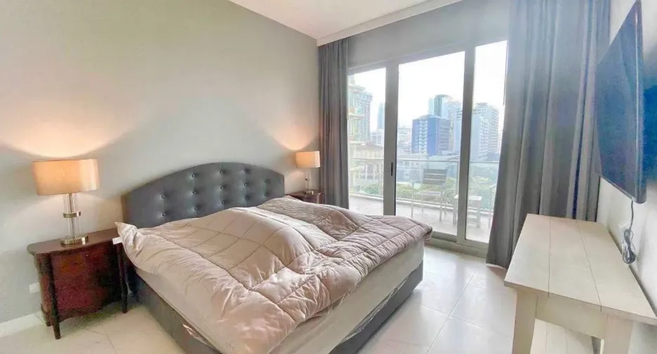 For rent 2 bedrooms condo in Pathum Wan, Bangkok