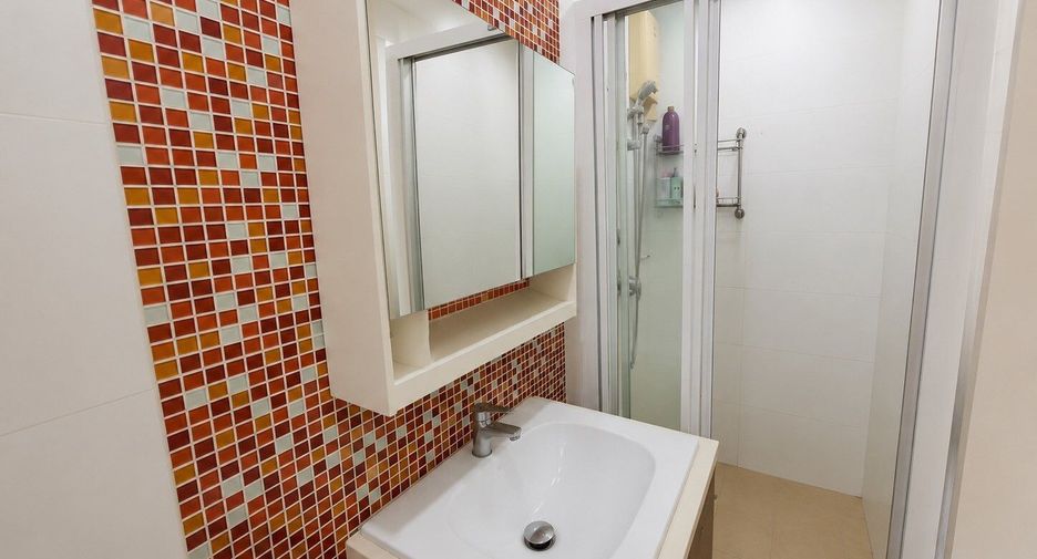 For sale 3 bedrooms retail Space in Phra Khanong, Bangkok