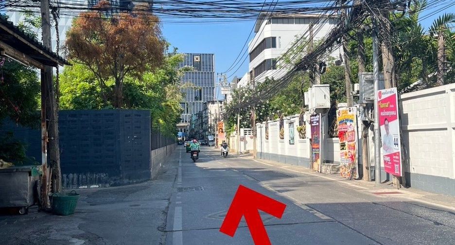 For sale 3 bedrooms retail Space in Phra Khanong, Bangkok