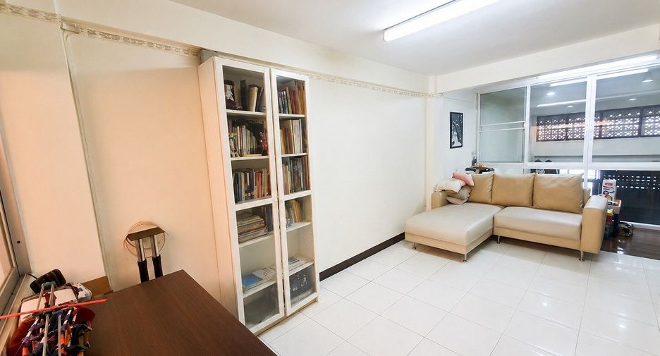 For sale 3 bedrooms retail Space in Phra Khanong, Bangkok