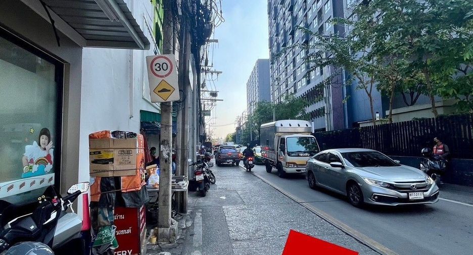 For sale 3 bedrooms retail Space in Phra Khanong, Bangkok