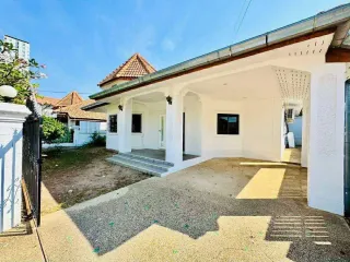 For Rent 3 Bedroom House In Bang Lamung, Chonburi