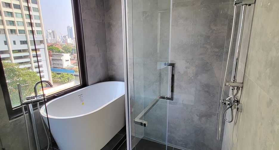 For rent 2 bedrooms condo in Watthana, Bangkok
