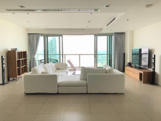 For rent 3 bedrooms condo in Sathon, Bangkok