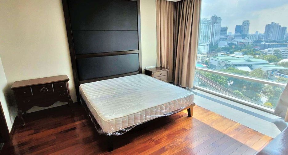 For rent 3 bedrooms condo in Khlong Toei, Bangkok