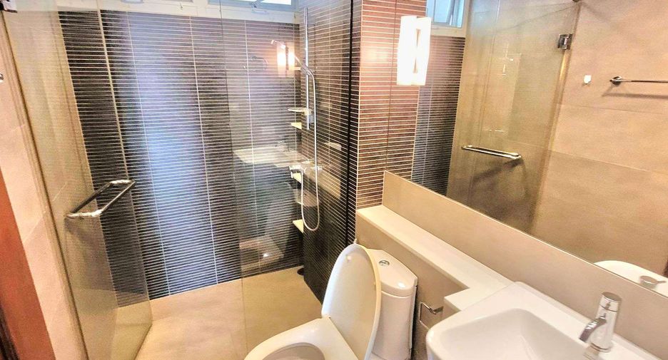 For rent 3 bedrooms condo in Khlong Toei, Bangkok