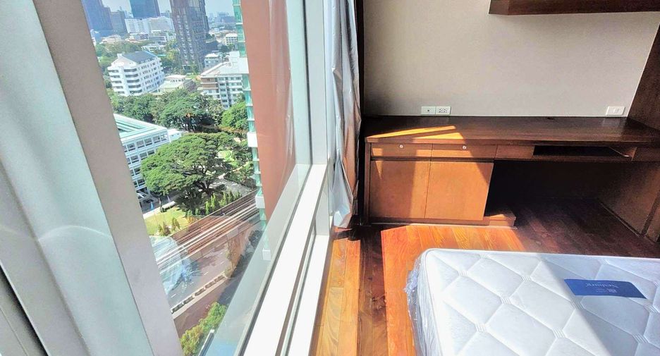 For rent 3 bedrooms condo in Khlong Toei, Bangkok