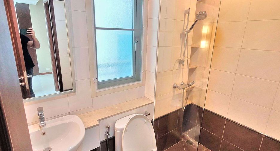 For rent 3 bedrooms condo in Khlong Toei, Bangkok
