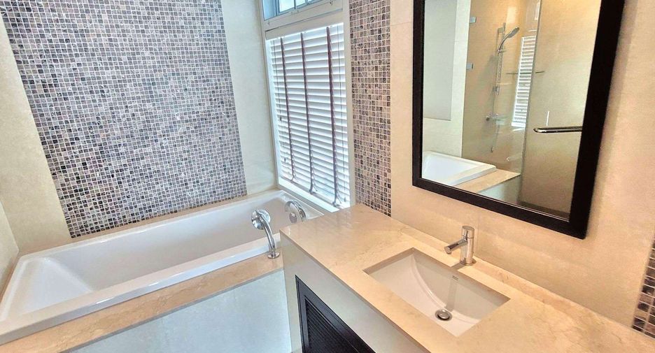 For rent 3 bedrooms condo in Khlong Toei, Bangkok