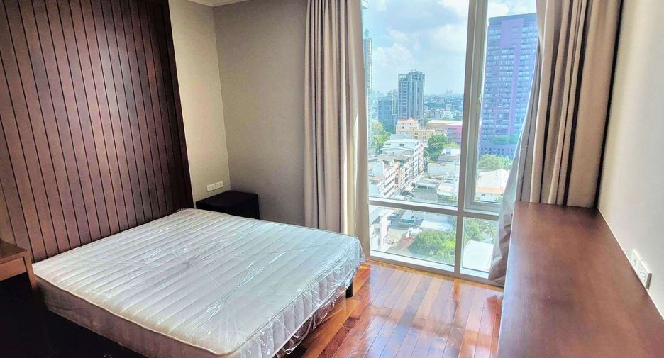 For rent 3 bedrooms condo in Khlong Toei, Bangkok
