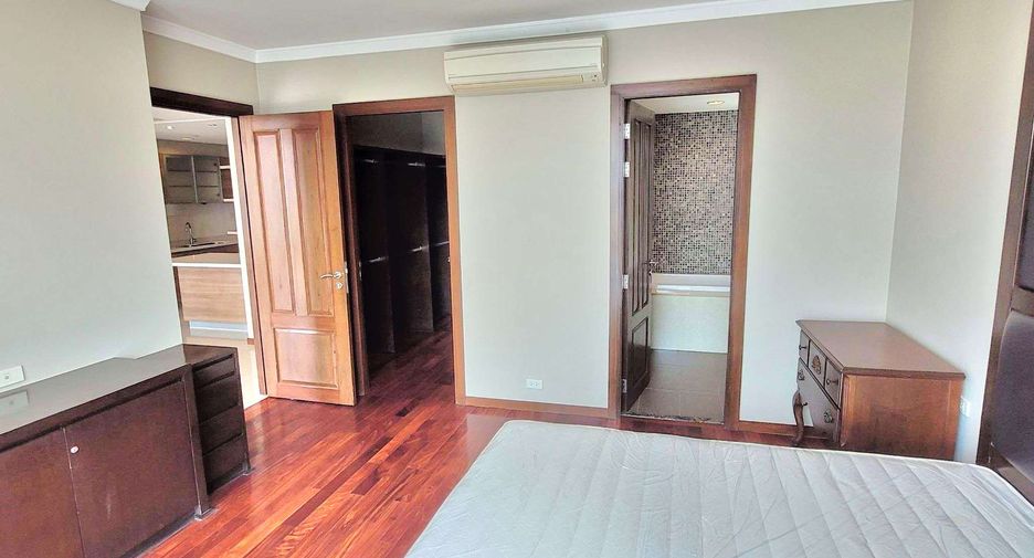 For rent 3 bedrooms condo in Khlong Toei, Bangkok