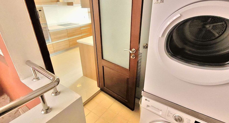 For rent 3 bedrooms condo in Khlong Toei, Bangkok