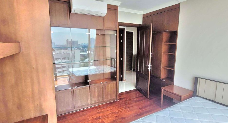 For rent 3 bedrooms condo in Khlong Toei, Bangkok