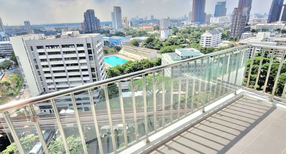 For rent 3 bedrooms condo in Khlong Toei, Bangkok