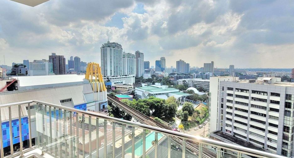 For rent 3 bedrooms condo in Khlong Toei, Bangkok