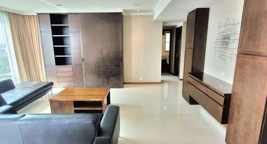 For rent 3 bedrooms condo in Khlong Toei, Bangkok