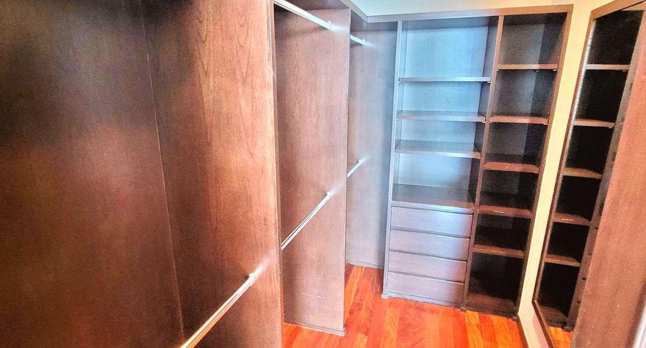 For rent 3 bedrooms condo in Khlong Toei, Bangkok