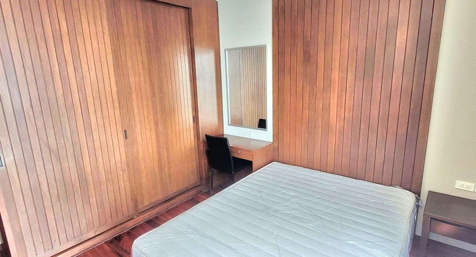 For rent 3 bedrooms condo in Khlong Toei, Bangkok