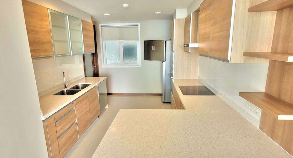 For rent 3 bedrooms condo in Khlong Toei, Bangkok