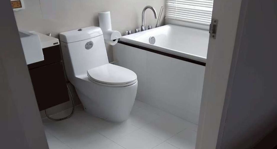 For rent 3 bedrooms condo in Khlong Toei, Bangkok