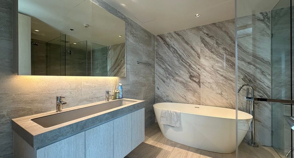 Condo en alquiler de 3 habitaciones en Sathon, Bangkok