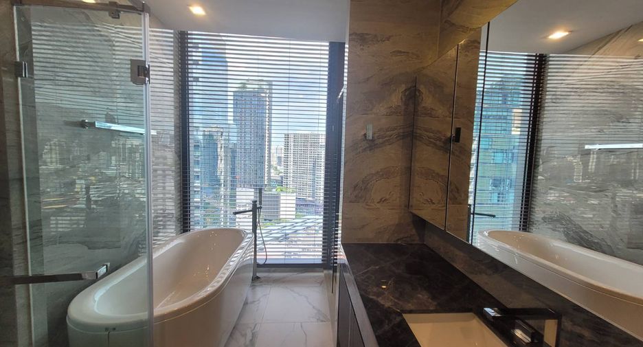 For rent 2 bedrooms condo in Khlong Toei, Bangkok