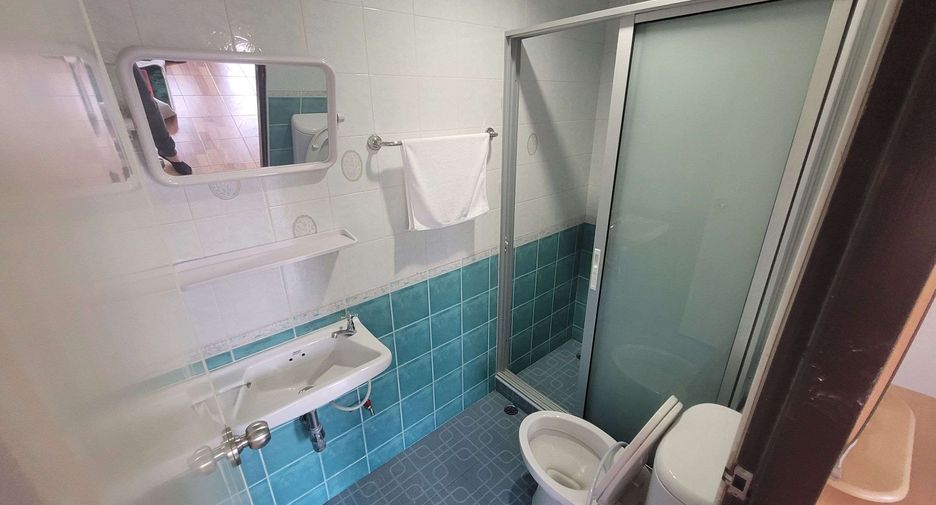 For rent 4 bedrooms townhouse in Khlong Toei, Bangkok