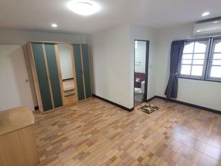 Reihenhaus zur Miete mit 4 Zimmer in Khlong Toei, Bangkok