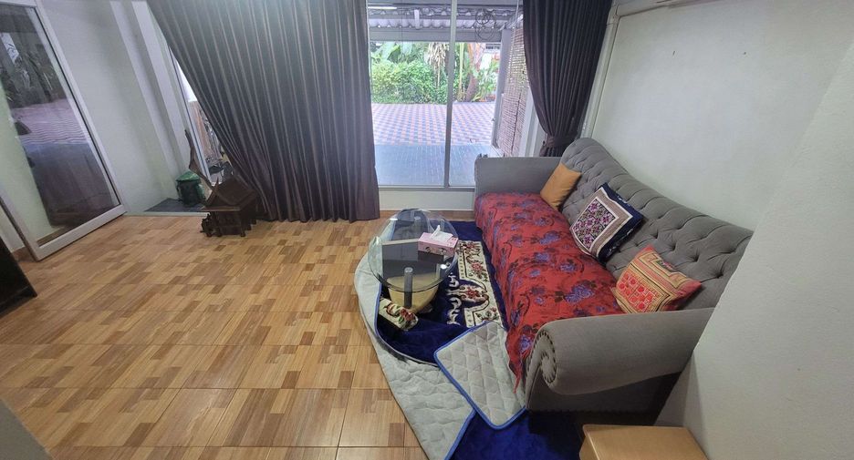 For rent 4 bedrooms townhouse in Khlong Toei, Bangkok