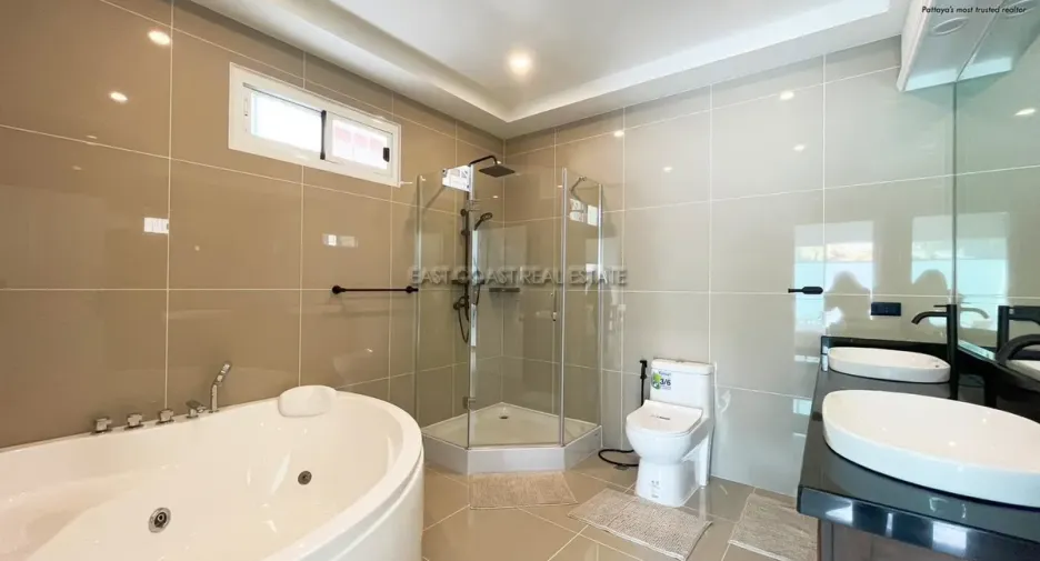 For rent 4 bedrooms house in Bang Lamung, Chonburi