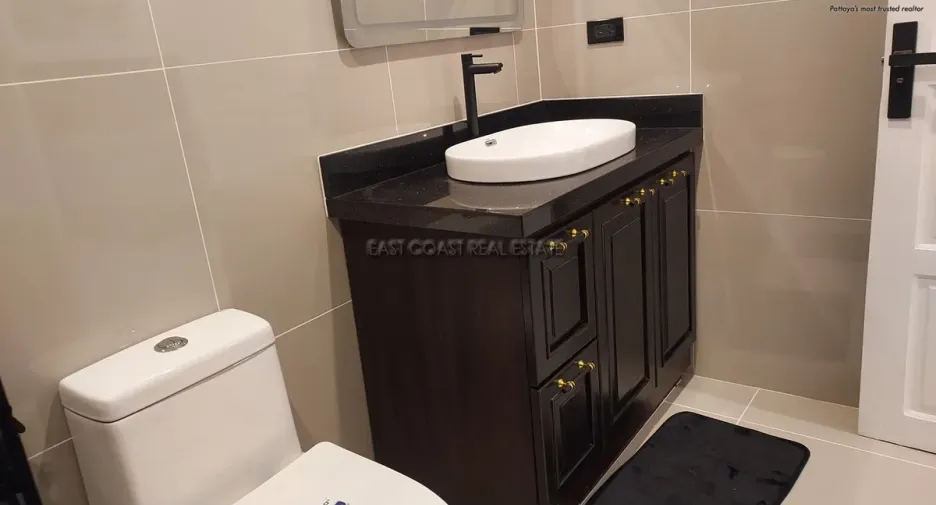 Haus zur Miete und zum Kauf mit 6 Zimmer in Bang Lamung, Chonburi