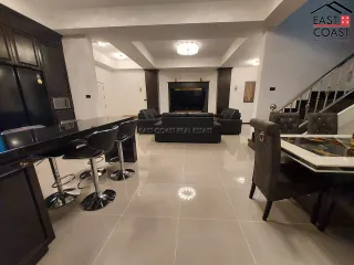 Casa en alquiler y en venta de 6 habitaciones en Bang Lamung, Chonburi