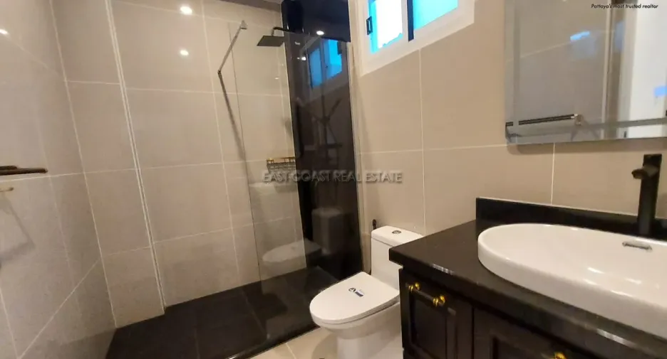 Haus zur Miete und zum Kauf mit 6 Zimmer in Bang Lamung, Chonburi