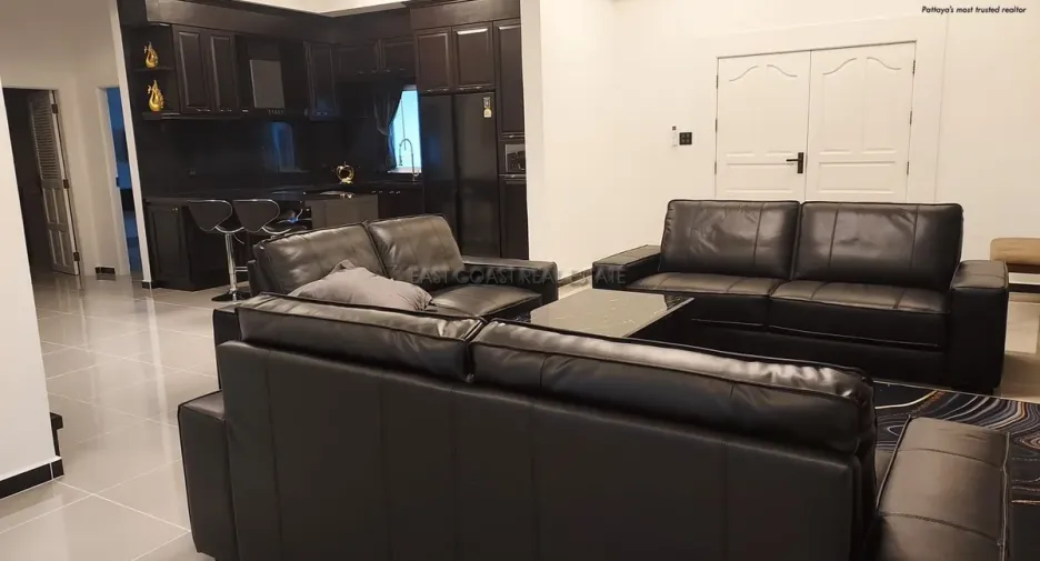 Haus zur Miete und zum Kauf mit 6 Zimmer in Bang Lamung, Chonburi