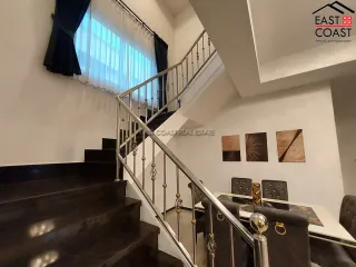 Casa en alquiler y en venta de 6 habitaciones en Bang Lamung, Chonburi