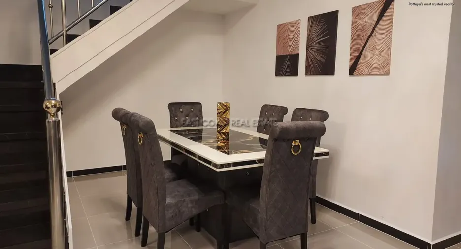 Haus zur Miete und zum Kauf mit 6 Zimmer in Bang Lamung, Chonburi